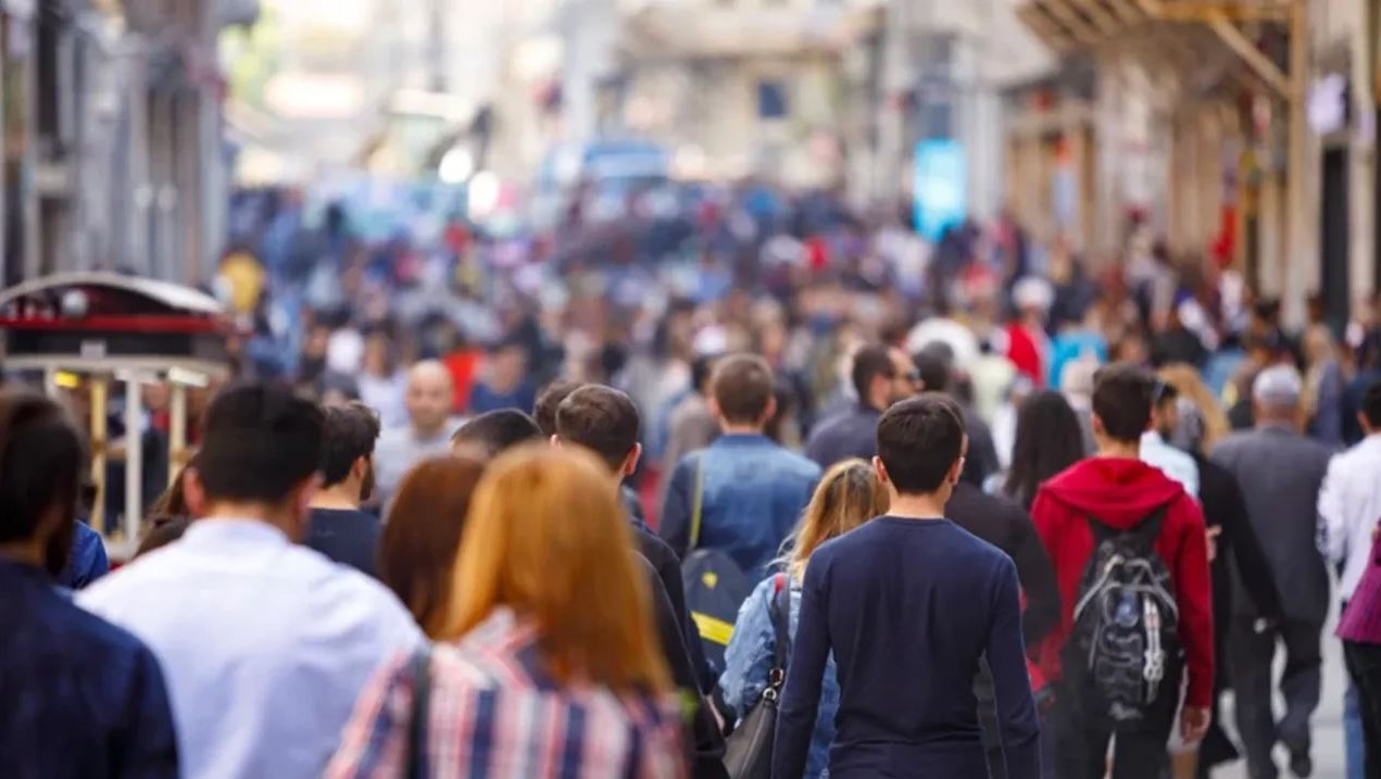 Ekonomik belirsizlik ve hayat pahalılığı, Türkiye'de "bağımsız gençlik" idealini sekteye