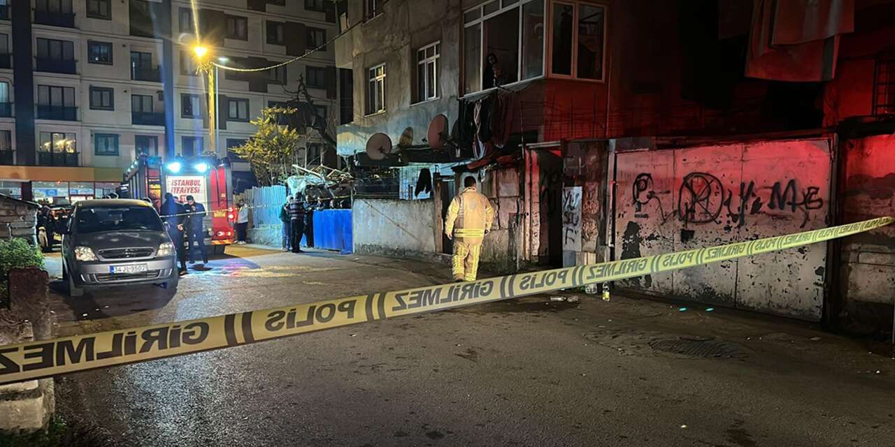 İstanbul Pendik'te, Fevzi Çakmak Mahallesi'nde bulunan iki katlı bir binanın