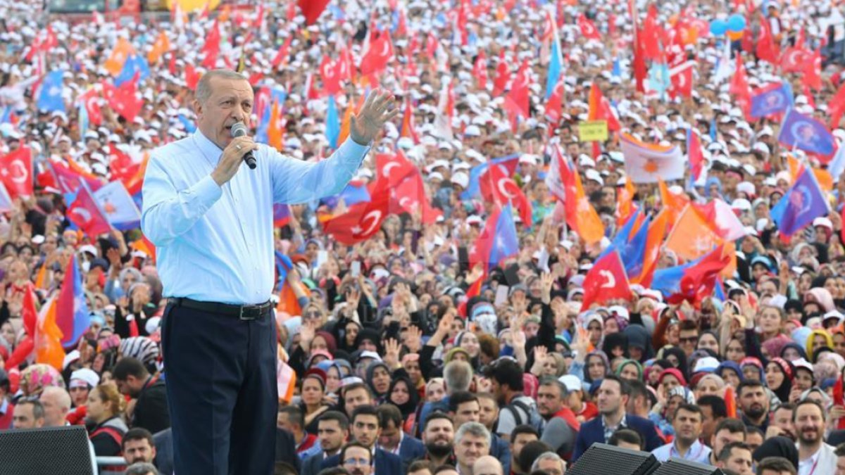 MetroPOLL Araştırma'nın "Türkiye'nin Nabzı Aralık 2025" anketi, hükümetin bir yıllık