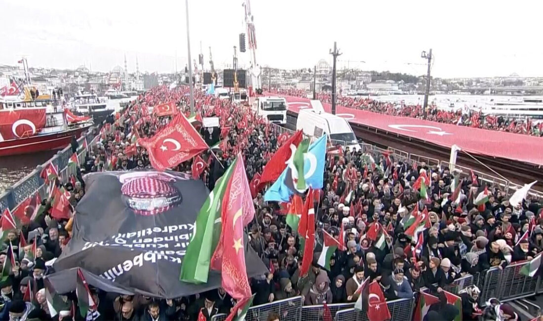 İstanbul’da “Sinmiyoruz, susmuyoruz, Filistin’i unutmuyoruz” etkinliği kapsamında sabah namazında camilerde