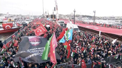 İstanbul’da “Sinmiyoruz, susmuyoruz, Filistin’i unutmuyoruz” etkinliği kapsamında sabah namazında camilerde