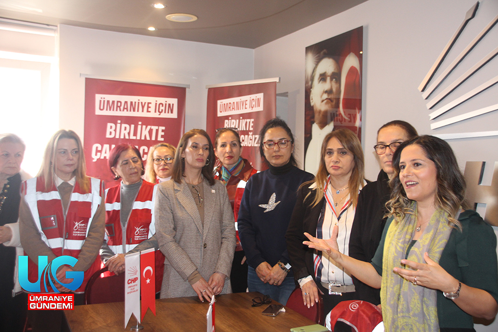 CHP İstanbul Kadın Kolları Ümraniye’de Çıkartma Yaptı: CHP Istanbul Kadin Kollari Umraniyede Cikartma Yapti 0533