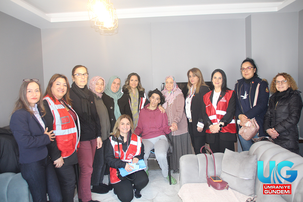 CHP İstanbul Kadın Kolları Ümraniye’de Çıkartma Yaptı: CHP Istanbul Kadin Kollari Umraniyede Cikartma Yapti 0614