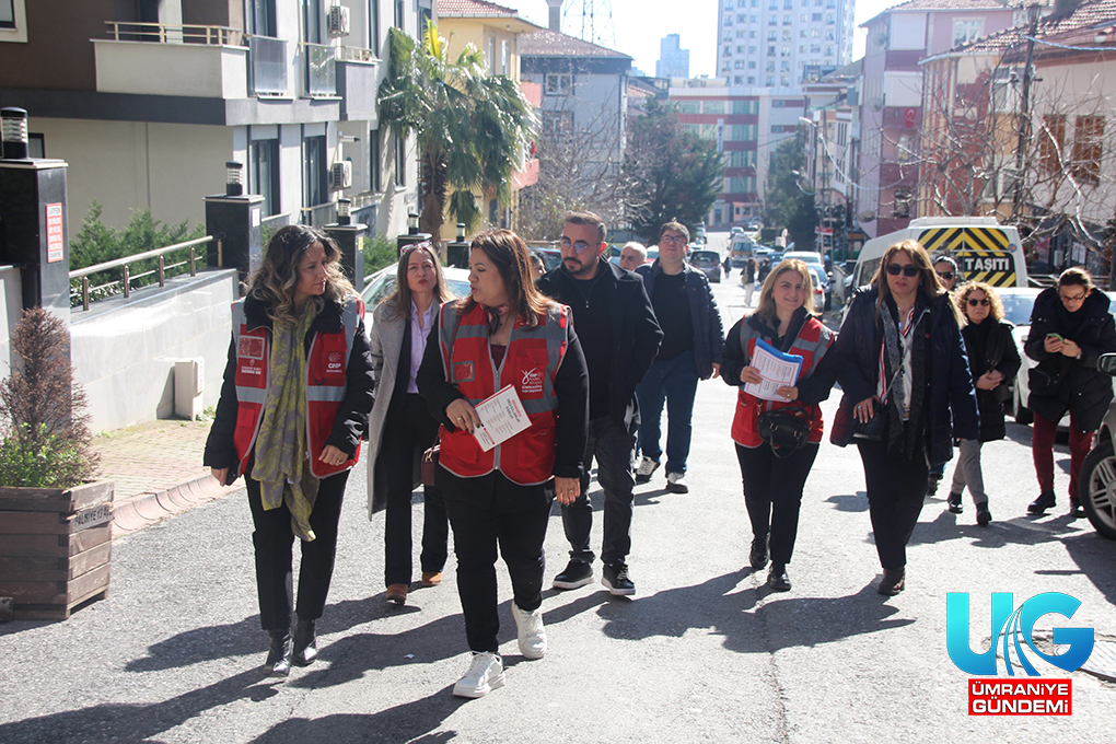 CHP İstanbul Kadın Kolları Ümraniye’de Çıkartma Yaptı: CHP Istanbul Kadin Kollari Umraniyede Cikartma Yapti 0617