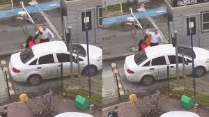 Kadıköy’de bir otoparkın girişinde yaşanan yol verme tartışması, kısa sürede