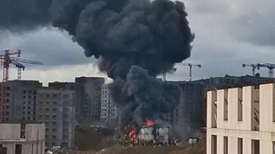 İstanbul Tuzla Aydınlı Mahallesi'ndeki şantiye alanında yer alan konteyner yatakhanelerde