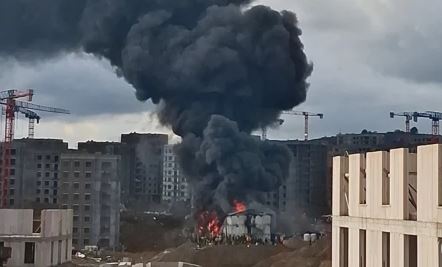 İstanbul Tuzla Aydınlı Mahallesi'ndeki şantiye alanında yer alan konteyner yatakhanelerde