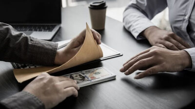 Kamudaki yolsuzluk algısını ölçen Uluslararası Yolsuzluk Endeksi'nde Türkiye 17 basamak