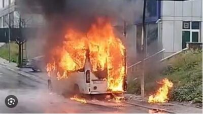 Ümraniye Şerifali Mahallesi’nde seyir halindeki servis minibüsünde çıkan yangın itfaiye