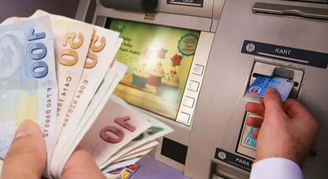 ATM’lerdeki banknot ayarı sokağın ekonomisinde çifte krize yol açtı. Bankaların