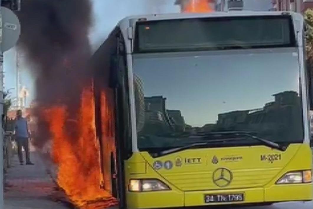 İstanbul Ümraniye'de İETT otobüsünde çıkan yangın paniğe neden oldu. İtfaiye