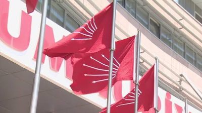 CHP'de görevden alma süreci sürüyor. Son olarak İstanbul'da Başakşehir, Büyükçekmece,