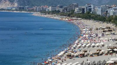 İstanbul’da etkili olan olumsuz hava şartları ve yüksek dalga boyu