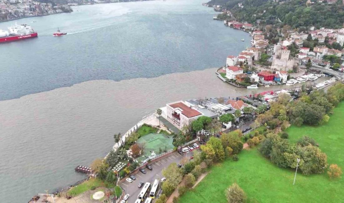 İstanbul'da gece saatlerinden itibaren etkili olan fırtına ve şiddetli sağanak