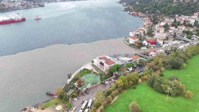 İstanbul'da gece saatlerinden itibaren etkili olan fırtına ve şiddetli sağanak