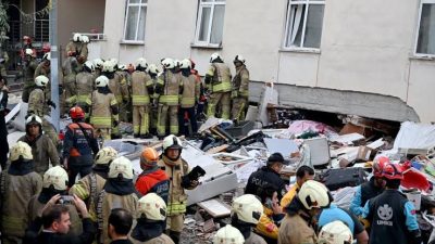 İstanbul Maltepe’de 7 katlı binanın ilk 3 katı çöktü. Resmi